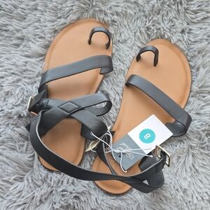 🆕️ Universal Thread Black Strappy Sandals